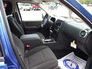 Ford Explorer 2010 photo 2