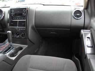 Ford Explorer 2010 photo 2