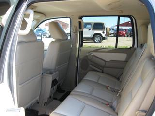 Ford Explorer 2010 photo 1