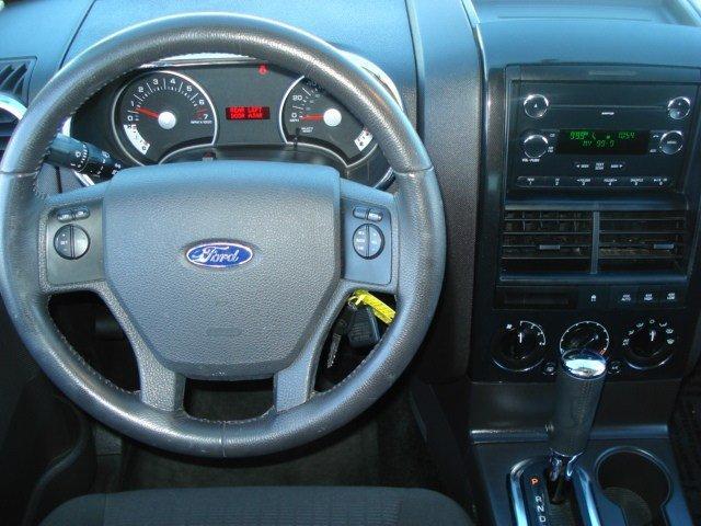 Ford Explorer 2010 photo 2