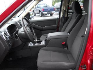 Ford Explorer 2010 photo 2