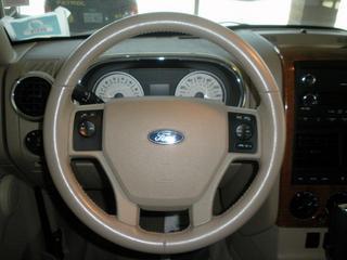 Ford Explorer 2010 photo 1