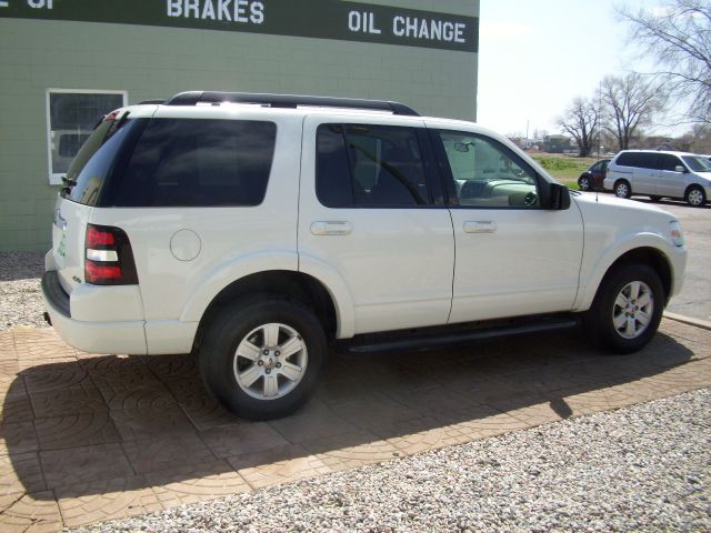 Ford Explorer 2010 photo 2