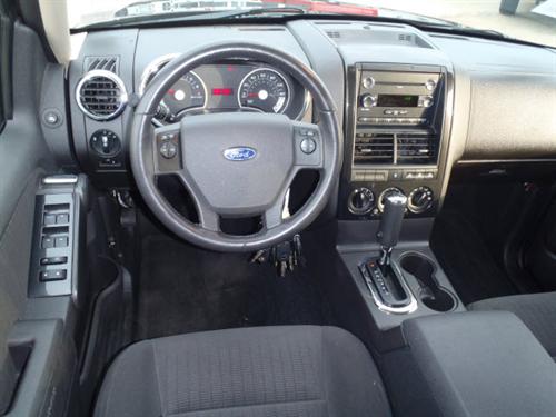 Ford Explorer 2010 photo 1