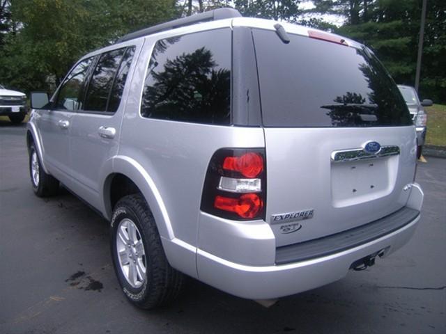 Ford Explorer 2010 photo 2
