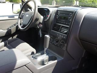 Ford Explorer 2010 photo 2