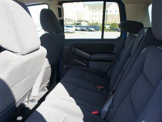 Ford Explorer 2010 photo 2