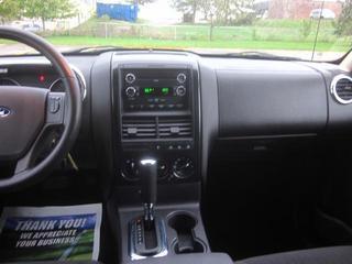 Ford Explorer 2010 photo 2