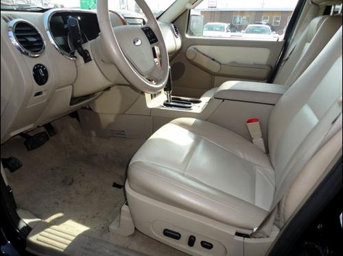 Ford Explorer 2010 photo 1