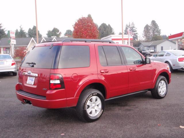 Ford Explorer 2010 photo 2