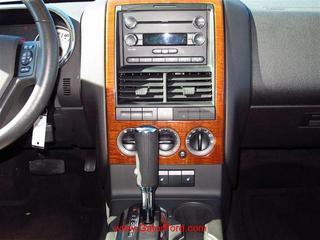 Ford Explorer 2010 photo 2