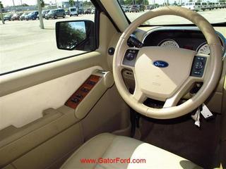 Ford Explorer 2010 photo 1