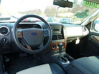 Ford Explorer 2010 photo 2