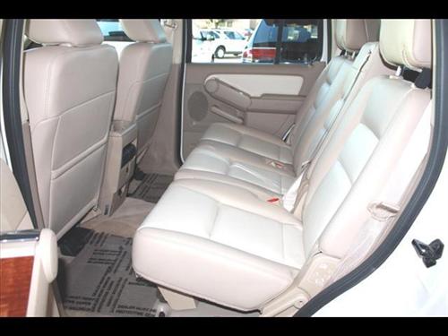 Ford Explorer 2010 photo 1