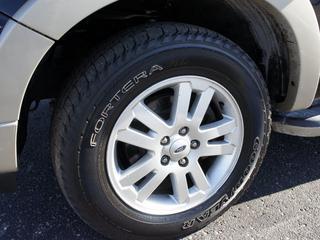 Ford Explorer 2010 photo 1