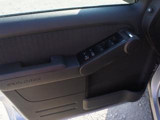 Ford Explorer 2010 photo 2