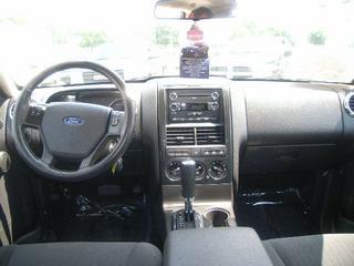 Ford Explorer 2010 photo 2