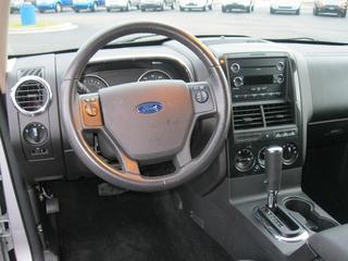 Ford Explorer 2010 photo 1