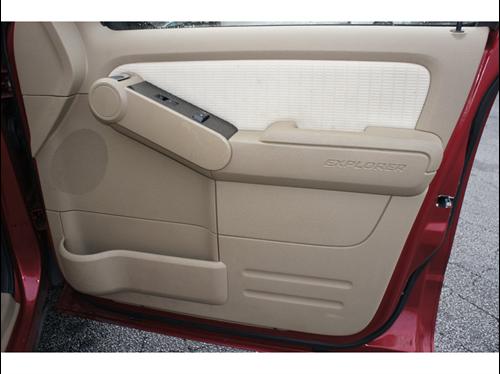 Ford Explorer 2010 photo 1