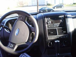 Ford Explorer 2010 photo 1