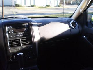 Ford Explorer 2010 photo 2