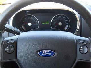 Ford Explorer 2010 photo 2