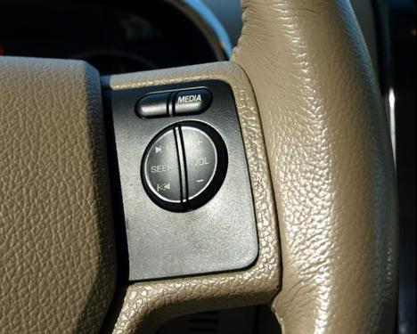 Ford Explorer 2010 photo 1