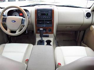 Ford Explorer 2010 photo 1
