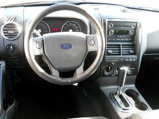 Ford Explorer 2010 photo 3