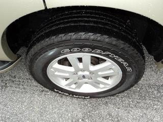 Ford Explorer 2010 photo 2