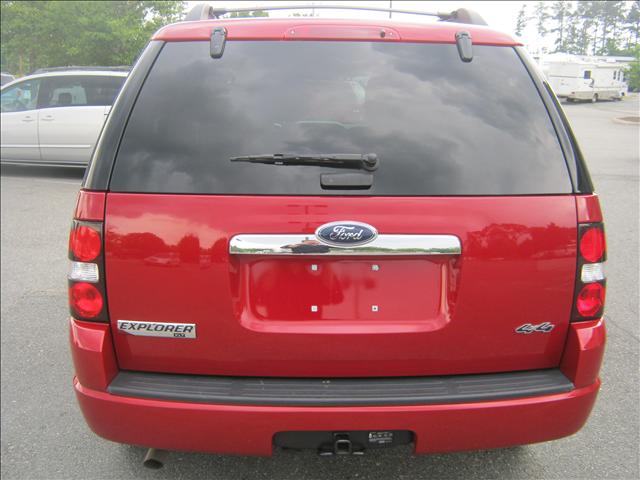 Ford Explorer 2010 photo 1