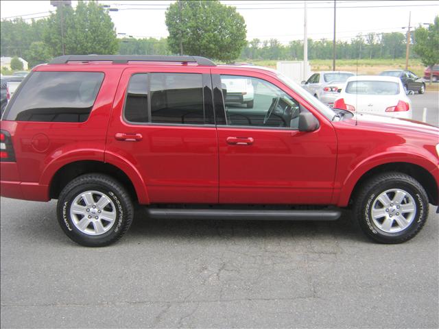 Ford Explorer 2010 photo 2