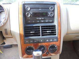 Ford Explorer 2010 photo 2