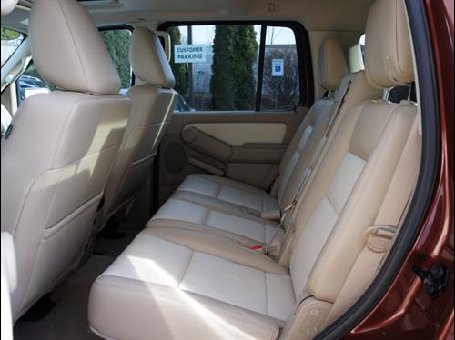 Ford Explorer 2010 photo 1