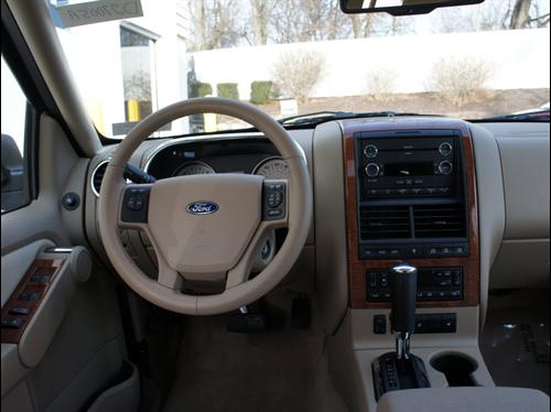 Ford Explorer 2010 photo 2