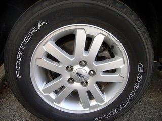 Ford Explorer 2010 photo 2