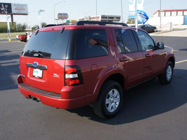 Ford Explorer 2010 photo 2