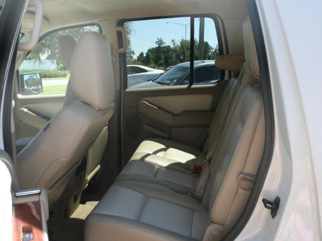 Ford Explorer 2010 photo 2