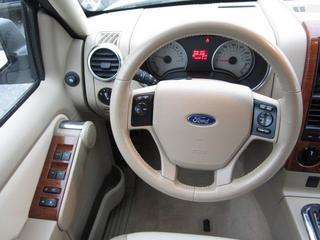 Ford Explorer 2010 photo 2