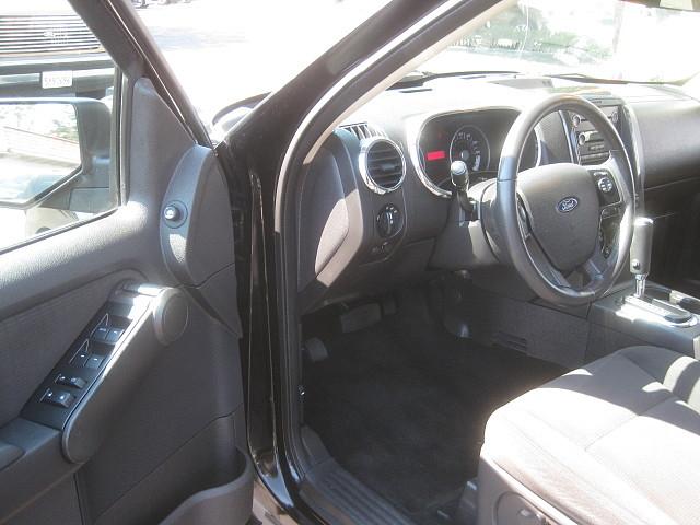 Ford Explorer 2010 photo 2