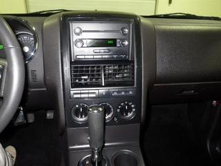 Ford Explorer 2010 photo 2