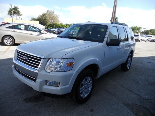 Ford Explorer 2010 photo 1
