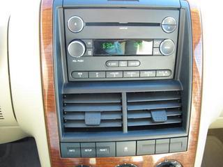 Ford Explorer 2010 photo 2