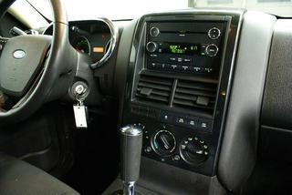 Ford Explorer 2010 photo 1