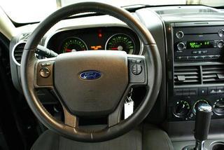 Ford Explorer 2010 photo 3