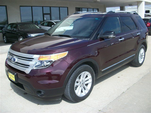 Ford Explorer 2011 photo 2