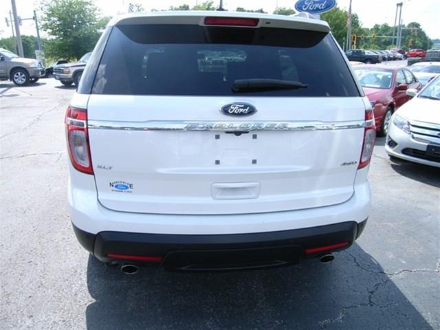 Ford Explorer 2011 photo 3