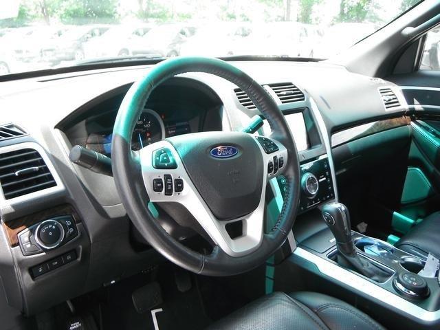 Ford Explorer 2011 photo 3