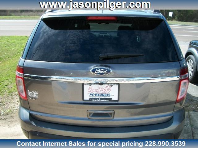 Ford Explorer 2011 photo 4