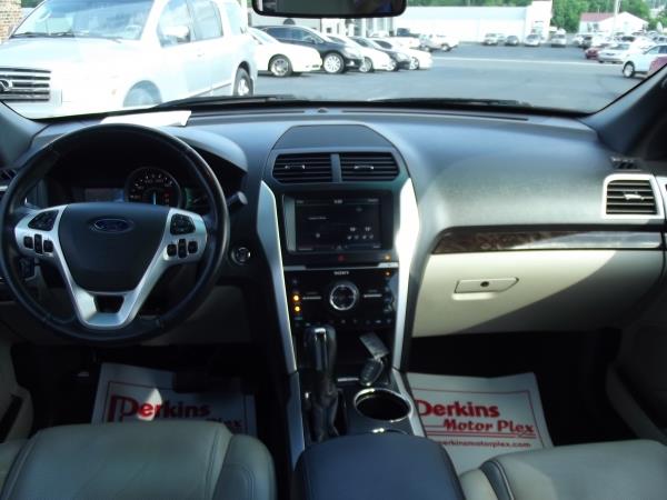 Ford Explorer 2011 photo 30